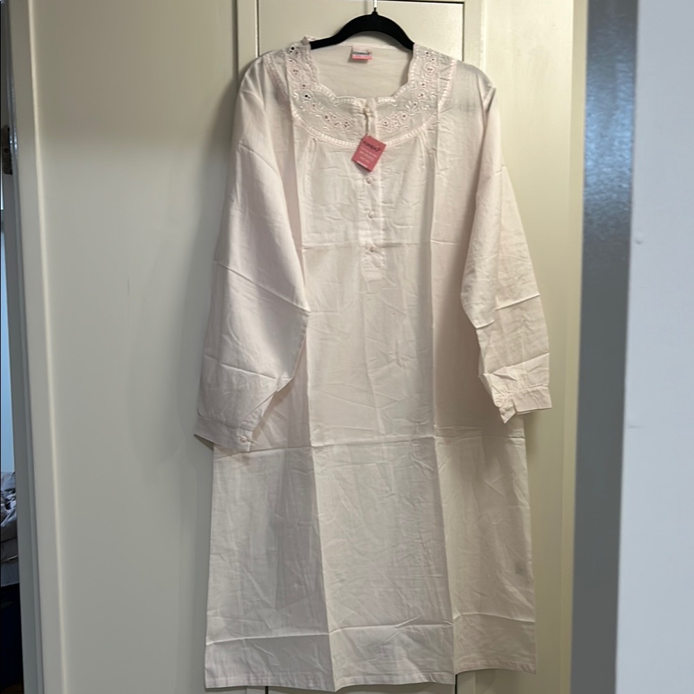 Karelpiu Pink Embroidered Nightgown